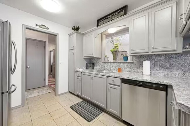 Building Photo - 1212 SW 99th Terrace