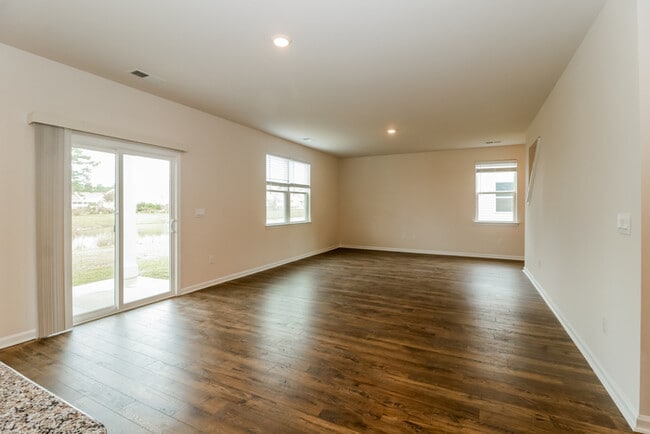 Building Photo - 125 Kelsey Ct