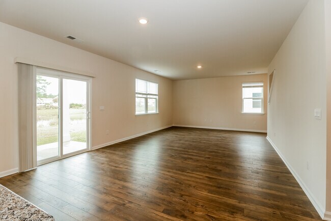Foto del edificio - 125 Kelsey Ct