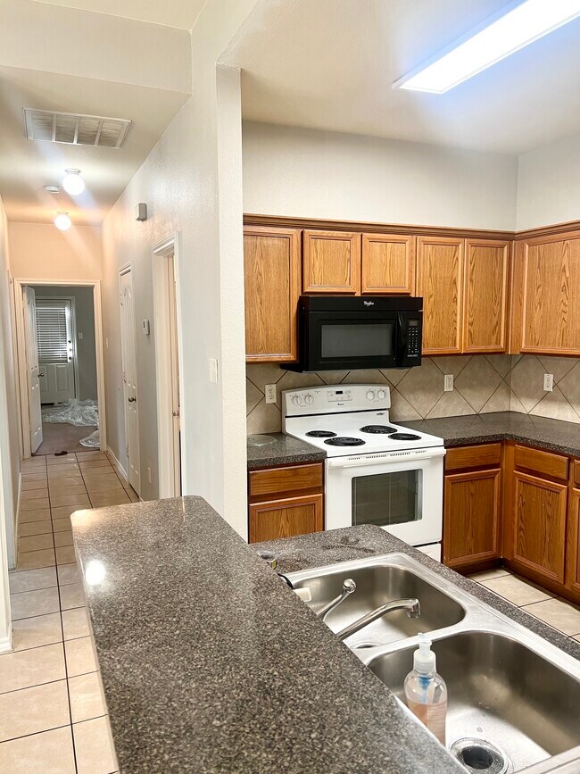 Building Photo - 844 Mirabell Ct