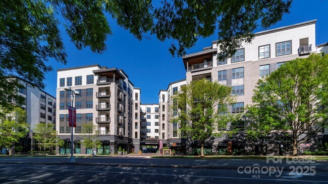 Foto del edificio - 4401 Barclay Downs Dr