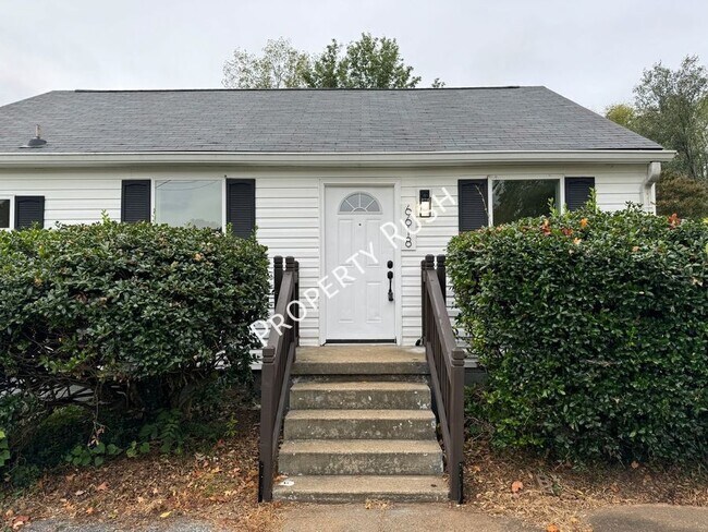 Foto del edificio - 6618 Shallowford Rd