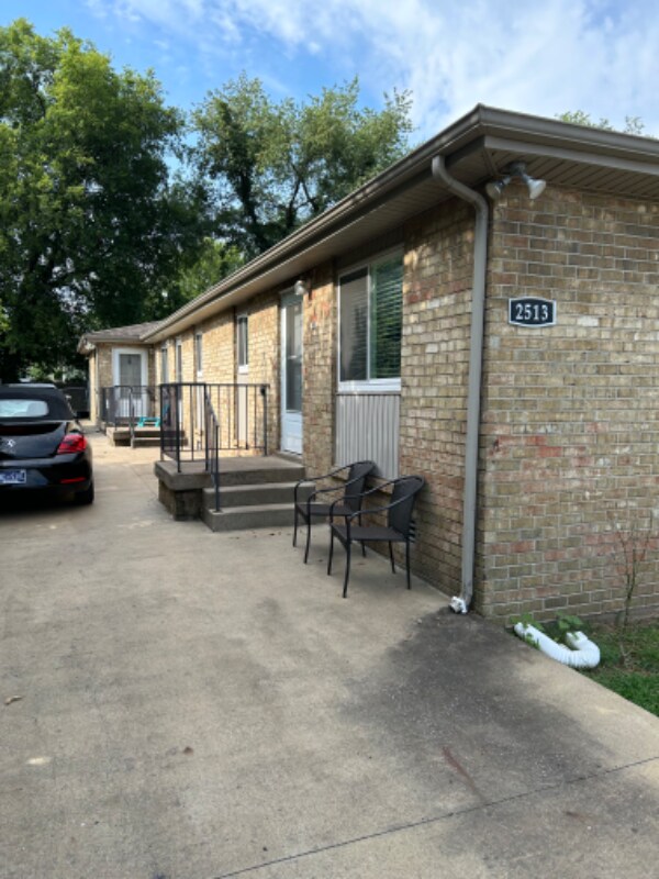 Foto del edificio - 2513 W Heiman St