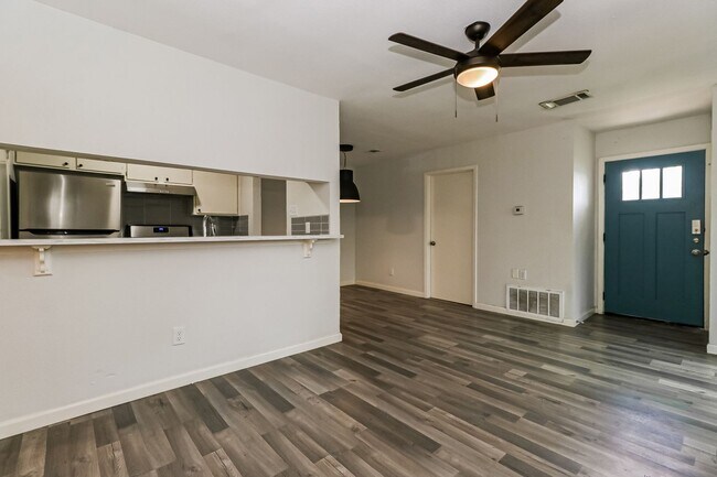 Foto del edificio - 6710 Wentworth Dr