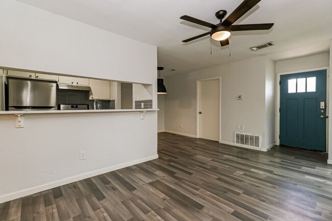 Building Photo - 6710 Wentworth Dr