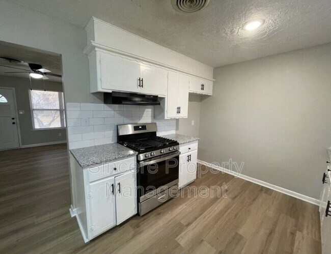 Foto del edificio - 330 Thompson Dr