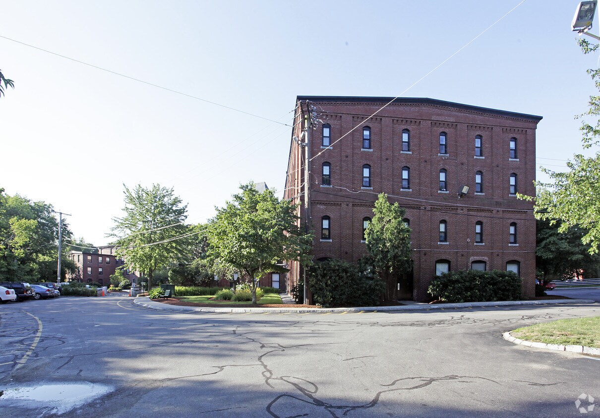 Centennial Island Apartments Apartments in Lowell, MA