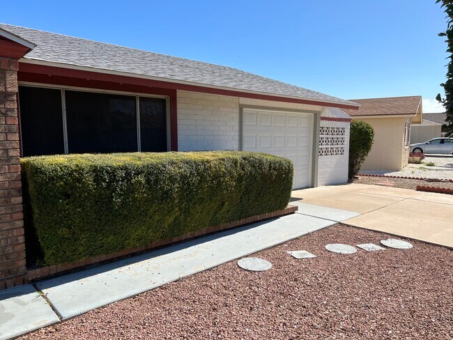 Foto del edificio - 10946 W Canterbury Dr