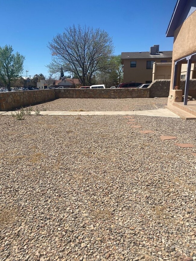 Building Photo - 1145 E Mesa Ave