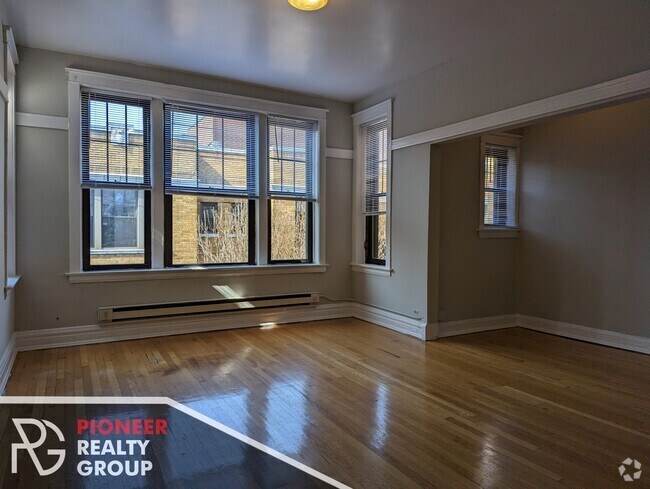 Building Photo - 723 W Barry Ave