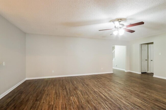 Foto del edificio - 1027 Baltic Ln