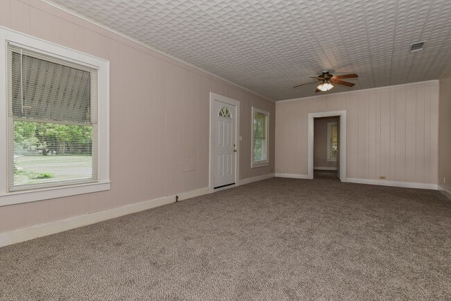 Building Photo - 3814 Roberts St