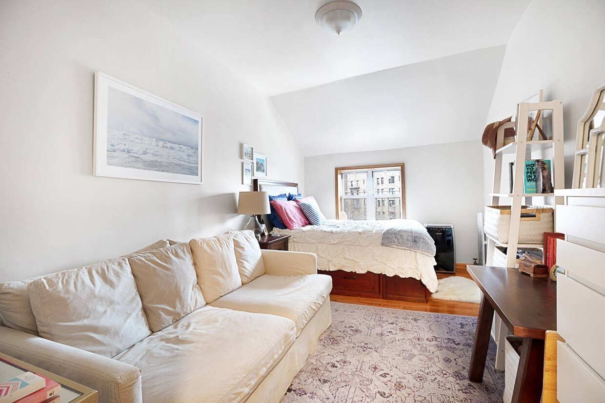 16 Abingdon Square Unit 4A, New York, NY 10014 Room for Rent in New