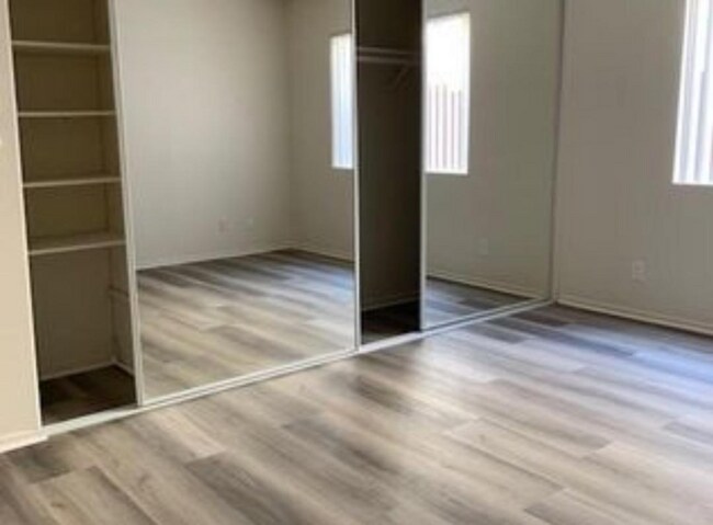 Foto del edificio - 4424 Woodman Ave