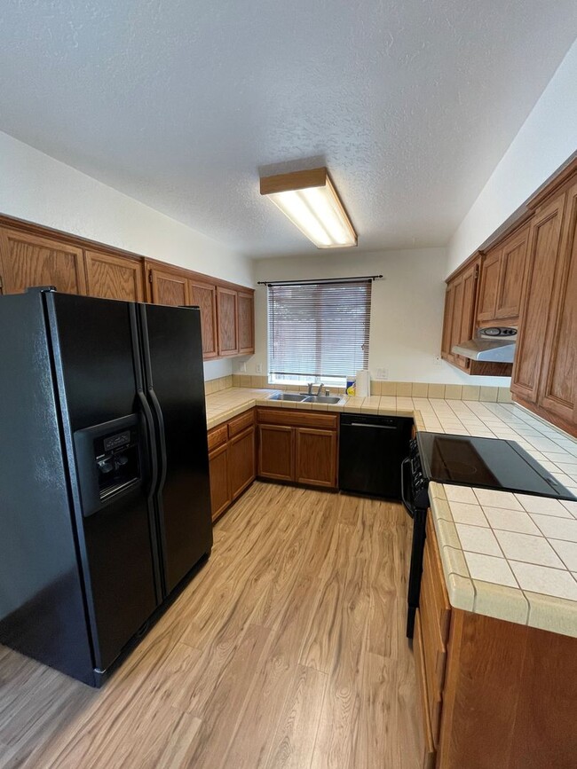 Building Photo - Charming 3-Bedroom Home in Desirable Cutte...