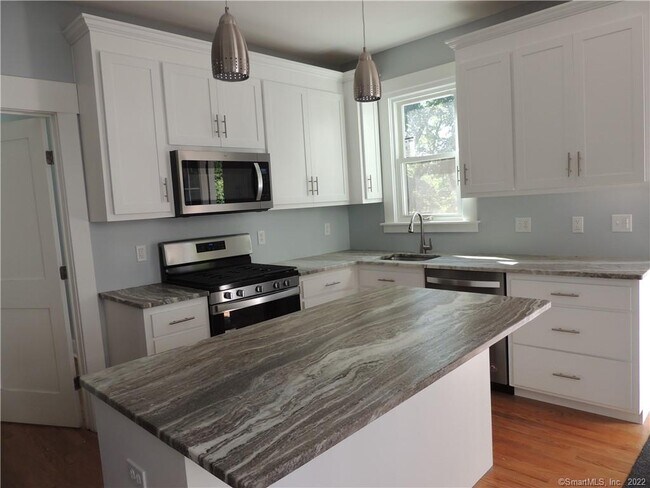 Building Photo - 1546 Whitney Ave