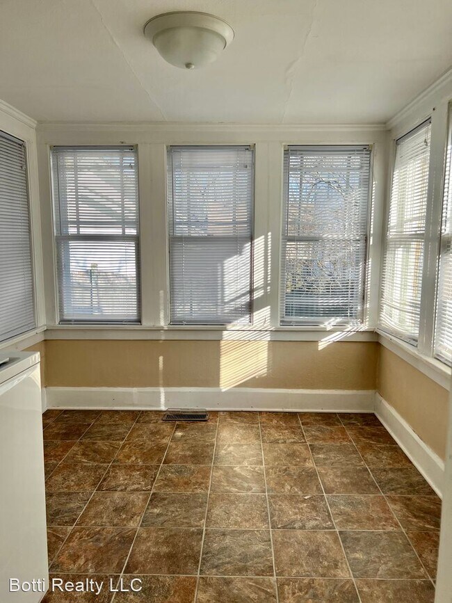 Building Photo - 2 br, 1 bath House - 1707 Grant Ave