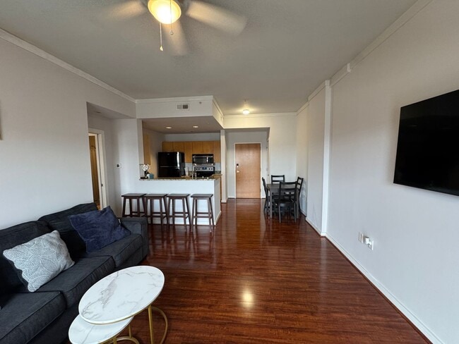 Building Photo - One Bedroom Furnished/Unfurnished Condo in Uptown Charlotte