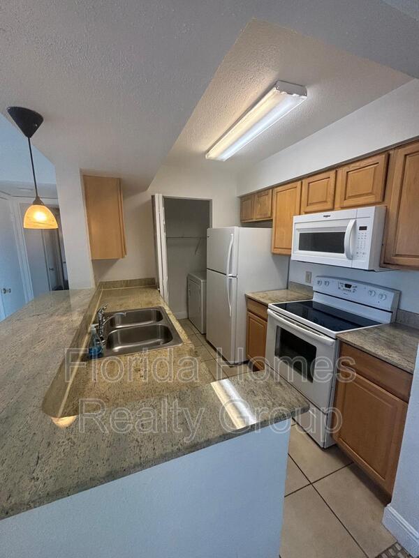 Primary Photo - 2915 Winkler Ave