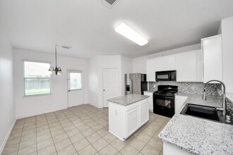 Building Photo - 21738 Sierra Long Dr