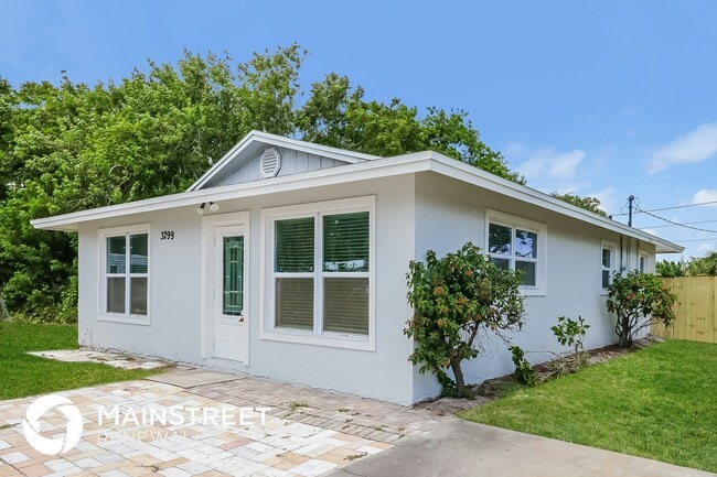 Building Photo - 3299 SE Garden St