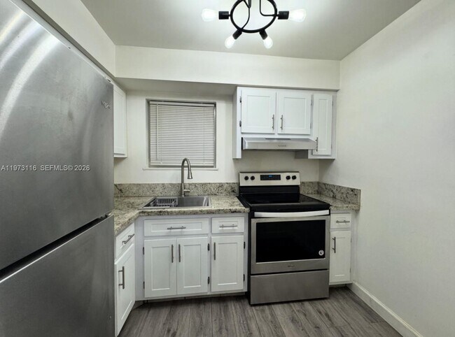 Foto del edificio - 7450 Miami Lakes Dr