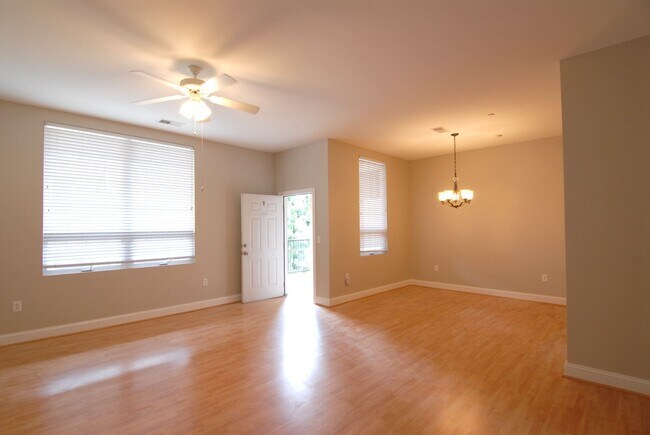 Foto del edificio - Downtown City Living Spacious 1 bedroom 1 bathroom in the heart of Greensboro
