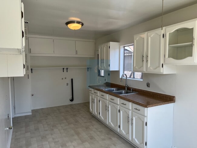 Building Photo - 4757 W 131st St