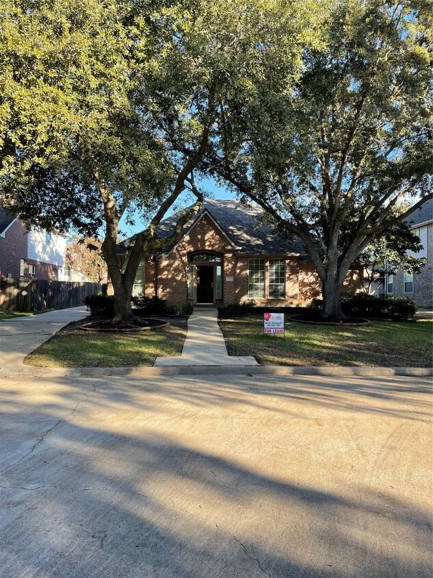 Primary Photo - 215 Heathbrook Ln