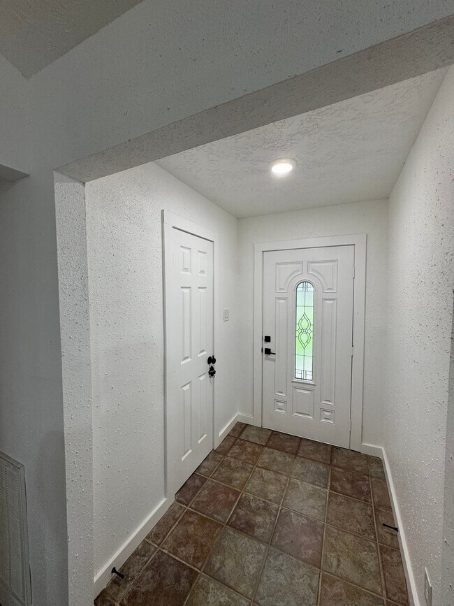 Foto del edificio - 12539 Fern Forest Dr
