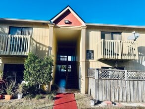 Building Photo - 2101 Forest Knoll Dr NE