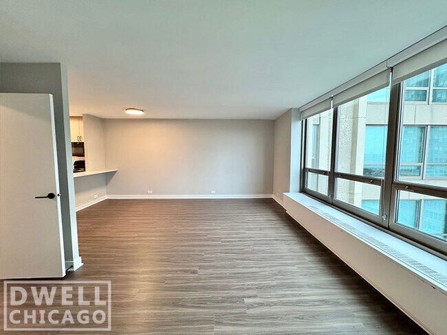 Foto del edificio - 3440 N Lake Shore Dr
