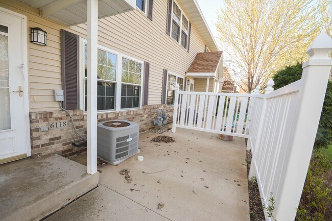 Foto del edificio - 2-story townhome in fantastic location!
