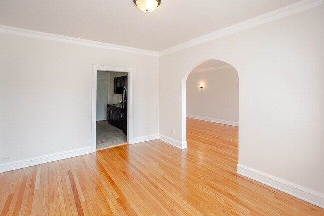 Building Photo - 9107 S Beverly Blvd