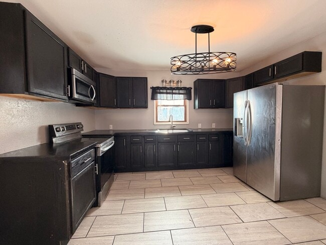 Building Photo - 5 Bedroom house in Webster City with Huge Garage! $1395