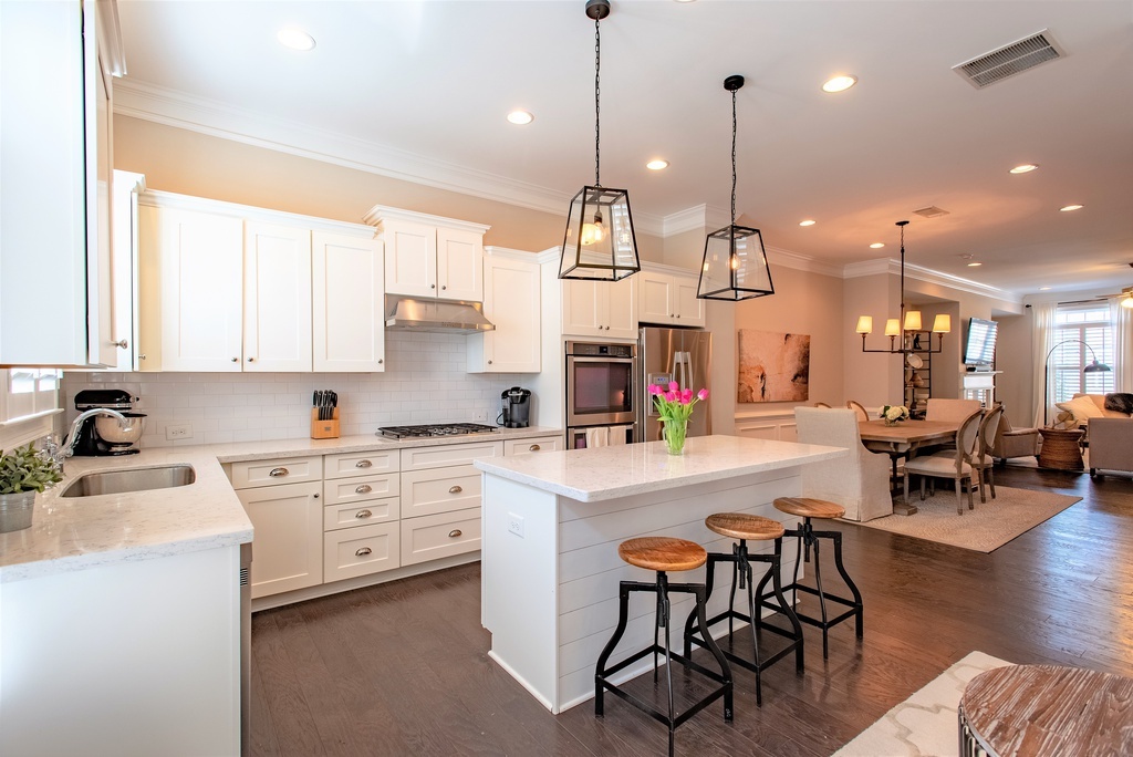 Kitchen + Dining - 3611 Brookleigh Ln NE