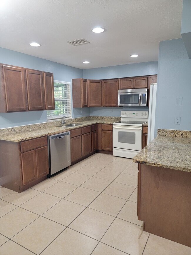 Building Photo - Gorgeous 3/2/1 Near Downtown Inverness!!!
