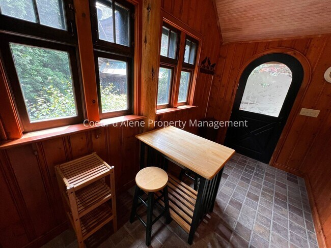 Foto del edificio - 10646 N Lakeview Dr