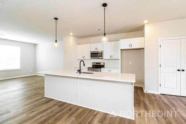 Foto del edificio - Beautiful 3BR 3.5BA Townhome w/ Full Appliance Kitchen Garage Parking in University