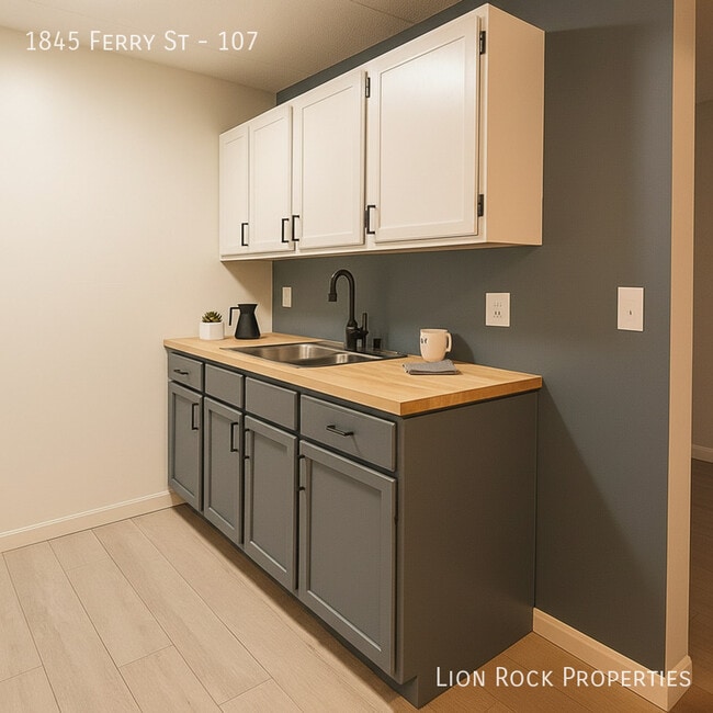 Building Photo - 1845 Ferry St