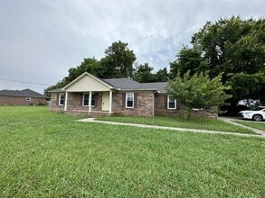 Building Photo - 1302 Haynes Dr