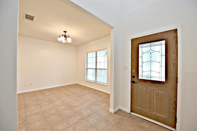 Foto del edificio - 15012 Fernhill Dr
