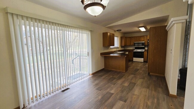 Building Photo - 2-Bed, 2-Bath, Single Level Home by Ponderosa Gold Course in Coeur d'Alene