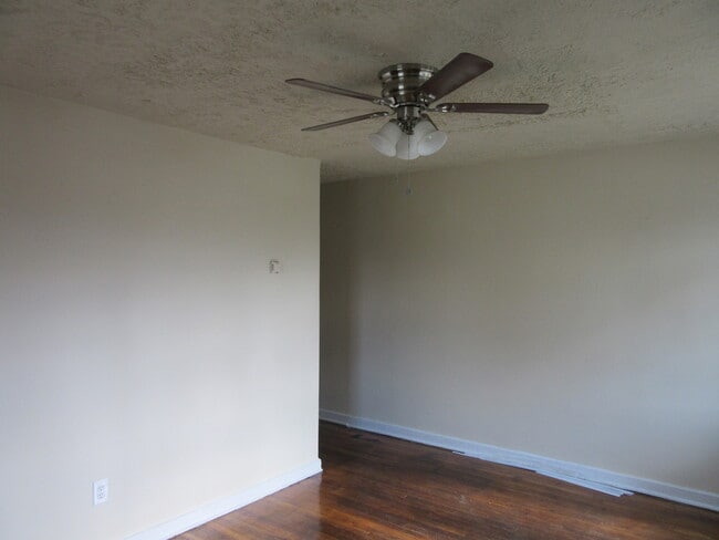 Building Photo - 721 Miller St
