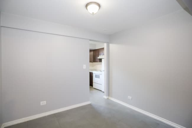 Building Photo - 9016 Lamon Ave