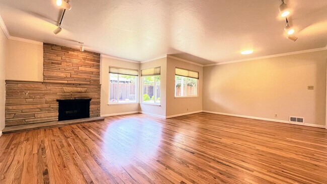 Building Photo - 3BD/2.5BA - Charming Cambrian Home with Mo...