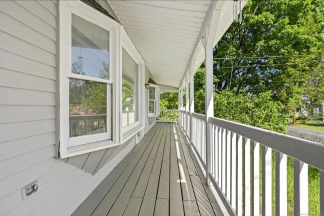 Front Porch - 52 Grove St