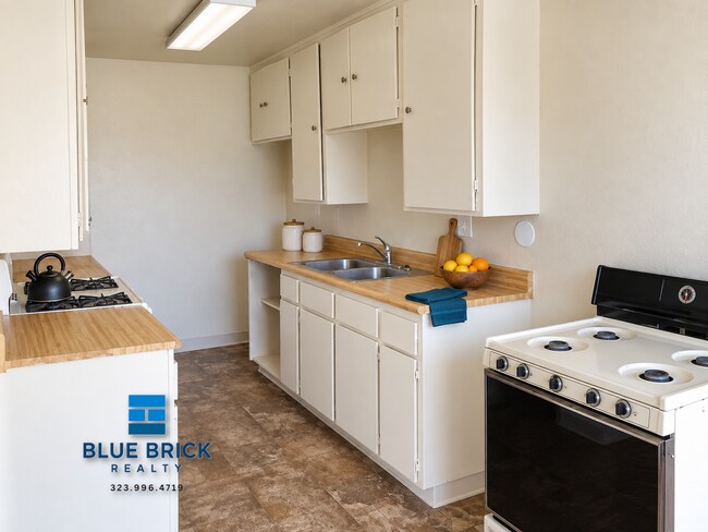 Building Photo - 8140 Langdon Ave