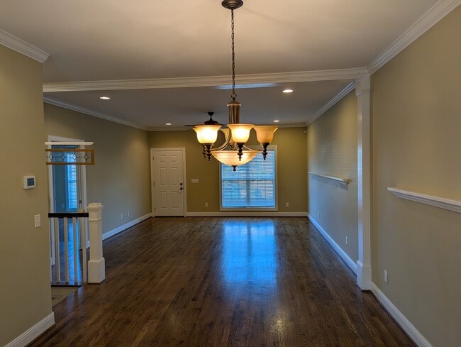 Building Photo - 160 Saint James Pl