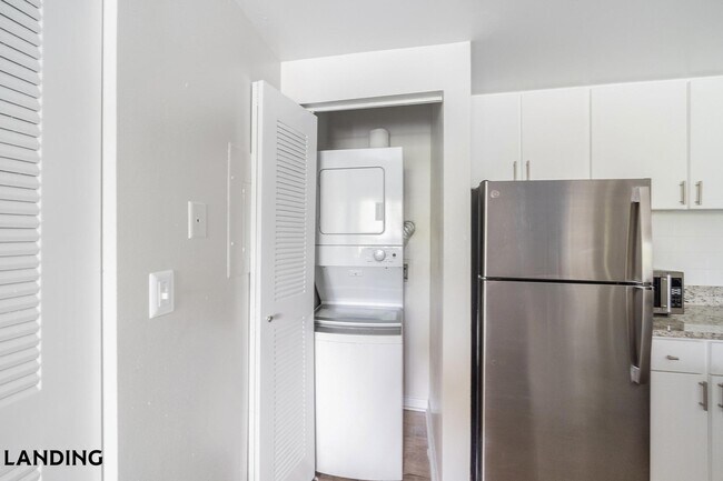 Foto del edificio - 1000 Palm Pl Dr NE